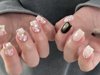 好きなもの詰め込みネイル