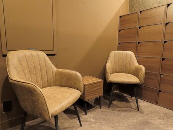 リスブラン 日本橋小伝馬町店/キレイな待合室