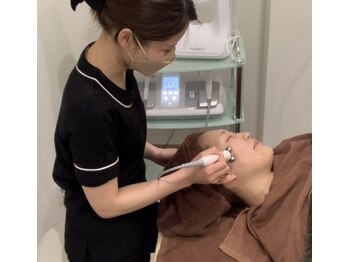 ニコリー(nicoly)/小顔はどうぞお任せください☆