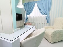 【駐車場有】ティファニーブルーの可愛らしいサロン♪