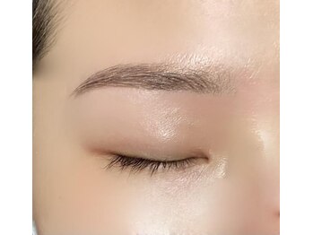 ビューステージ アイブロウサロン 吉祥寺/平行デザイン