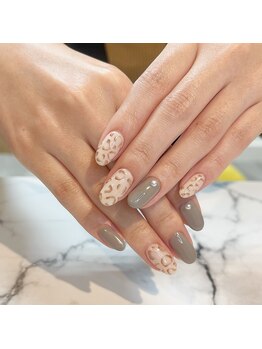 くすみカラーでアニマルネイル