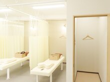 もり接骨院 一条店の雰囲気（店舗前駐車場/鍵付き更衣室/お手洗い◎[接骨院/腰痛マッサージ]）