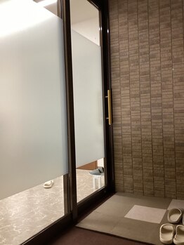 ホワイトニングショップ あおもり新町店/入口