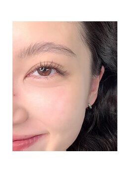 ナーズ アイラッシュ アンド アイブロウ バイ メディカルサロン(NAZ)の写真/仕事帰りに通いやすい遅い時間まで受付。LED・バインドロック・フラットラッシュは施術後すぐ洗顔OK。