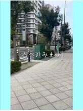 ヘッドミント 本町店/２５番出口を出て右斜めに直進