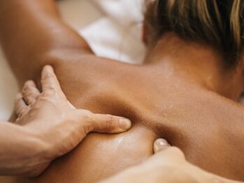 Santai~サンタイ~【ハーブテント】と【アロマ】のプライベートサロンの写真/ググッと筋肉をほぐされる至福の感覚…♪痛みの先にある「健康」を目指します。