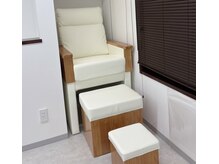 chicca nail by pupa 花園店 &nbsp;の雰囲気（座り心地のいいソファーでフット施術も快適に♪）