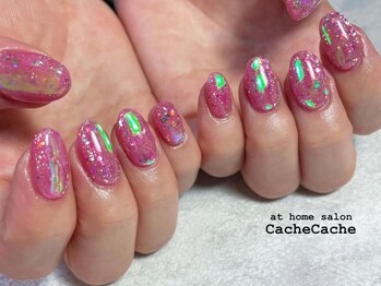 カシュカシュ(Cache Cache)/大粒ラメのうるうるピンクネイル