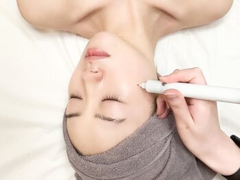プルミエプラス 恵比寿店(PREMiER+)の写真/【夏もできるシミ改善】痛みが少なく、当日メイクOK！シミケア20分当て放題★美顔器ケア付￥16,000→￥8,000