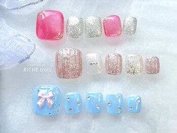 リッシュ トロワ(RICHE trois)の写真/夏色フットネイル！激かわサンダルとのコーデ確定♪【フット☆アート2本付¥6900】ミラーネイルも定額でOK