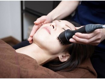スリーアールリラクゼーションビューティー(3r RELAXATION BEAUTY)の写真/【若々しい見た目に★】肌基盤のゆるみを引き締めハリとキメの整ったお肌へ◎素肌に自信を！