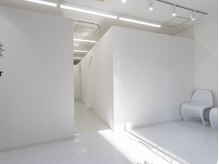 ヒラメント 藤沢(Hilament)/洗練された落ち着いた店内です