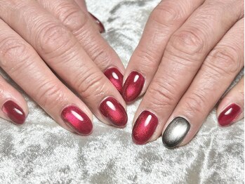 ラナムーン プティ(Lanamoon petit)/フィルインで形も綺麗！赤ネイル