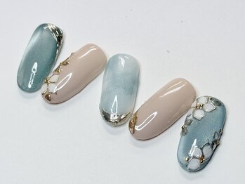 ジュエル(Jewel)の写真/淡いブルーとベージュの上品フラワーネイル/浦和Jewel定額・オフ&ケア込みミラーで手元華やぐ
