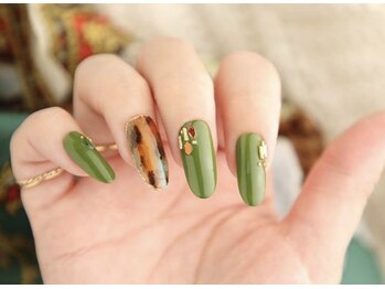 カーキ ネイル