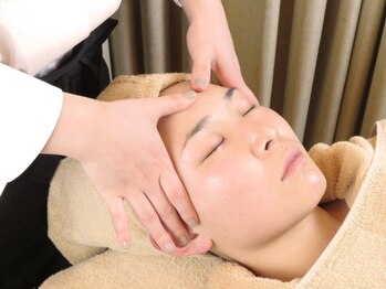 銀座マツナガ 京橋エドグラン内 シェービングスタジオ/お顔ほぐしで小顔ケア