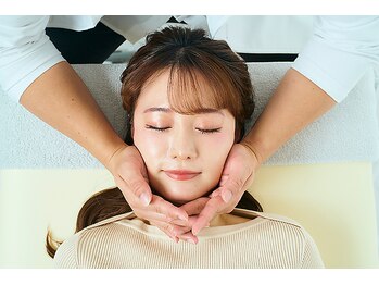 フィラメント ヨコハマ(Filament YOKOHAMA)の写真/【SNSで話題】女優やモデルも通う頭蓋骨小顔矯正！施術後、圧倒的に変化する小顔矯正を体験できます。
