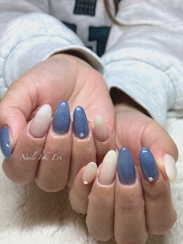 ネイルズ イルク(Nails Irk)/ブルーとホワイト
