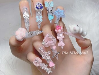 ピオミエルネイル 新宿(pio miel nail)の写真/《長さだしやパーツ付け放題がおすすめ!》憧れのスラっと綺麗な指先に♪爪が短くてお悩みの方にも◎