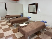 カラダファクトリー イトーヨーカドー湘南台店の雰囲気（整体の為のベッド台数は4台。ヨーカドー奥の落ち着きある空間♪）