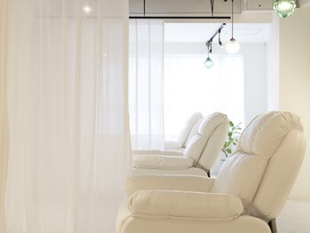 アンドシー 神戸三宮店(and she.)/落ち着いた雰囲気の店内◎