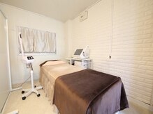 アイル(iru)/施術ベッドへご案内します