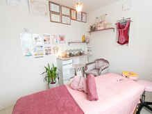 はなすの雰囲気(内装は女性ホルモンを活性化させるピンクがメインです。)