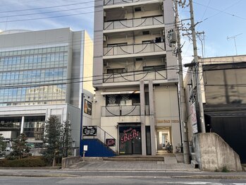 フォレスト(forrest)/このビルの4階です