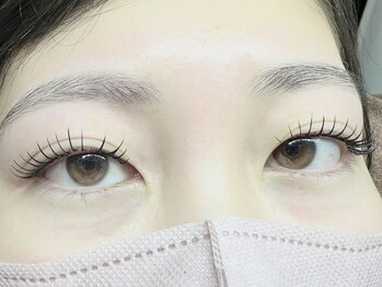 サロン ド 花歩 松山本店の写真/重い瞼や下りまつげの方は《マツエク×パーマ》でお悩み解決!根元からパッチリ上げて瞳に光を♪目力UP☆