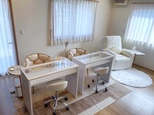 イズモン ネイルスタジオ(izmon nail studio)の雰囲気（広々綺麗な室内♪[持ち込み/定額/パラジェル/フットネイル]）