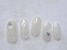 ネイルサロン ロゼプリュム/氷をイメージしたシェル入ネイル