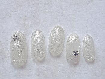 ネイルサロン ロゼプリュム/氷をイメージしたシェル入ネイル