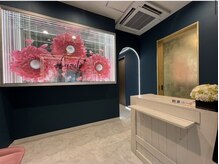 ラズリ(Lazuli)/待合は入口入ってすぐです。