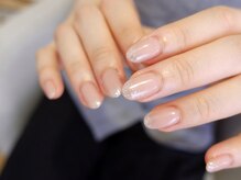 ココマ(cocoma.)の雰囲気（手元全体が美しく見えるシンプルで上質なネイル。）