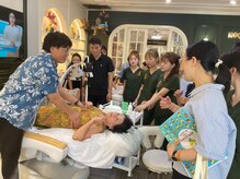 プレシャスサロン(precious salon)の雰囲気（海外にも出張で技術指導を行ったりVIPのお客様へ施術しています）