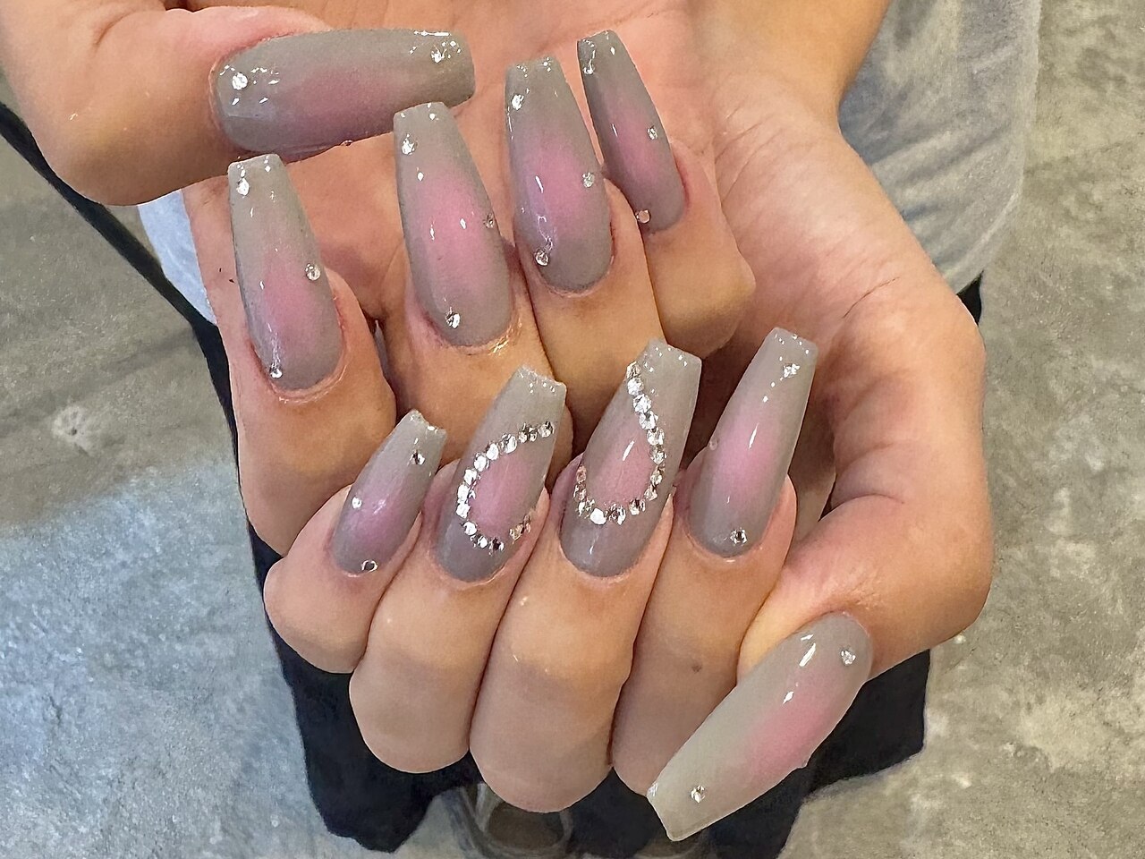 2025年-2026年冬トレンド】エアブラシのネイルデザイン集｜人気順