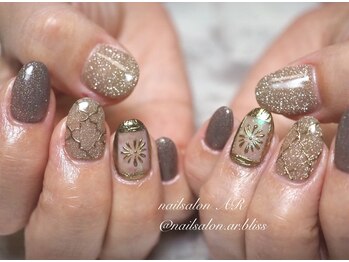 ネイルサロンアンドスクール エーアール(AR)/キラキラミラーアートが魅力的☆