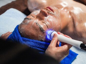 サロン ド ブルーローズ(salon de blue rose)の写真/<メンズフェイシャル大歓迎>新機種ハイパーナイフでエイジングケア&小顔効果！加齢に負けない美肌作りを♪
