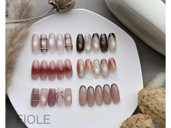 フィオル(FIOLE)の写真/大人女性の心を掴む上品な仕上がりが人気の秘訣♪シンプルだからこそ差が出る技術力!ワンランク上の指先に*