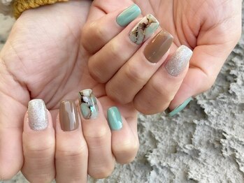 サロンドフォーエイチ(salon de 4H)/天然石柄ネイルでカジュアルに