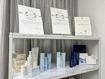 美肌研究所 東京新宿支店/ディスプレイ