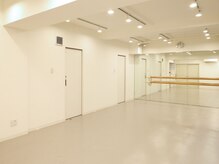 カズミビューティスタジオ(Kazumi Beauty Studio)の雰囲気（スタジオ内*オシャレで開放感のある空間*）