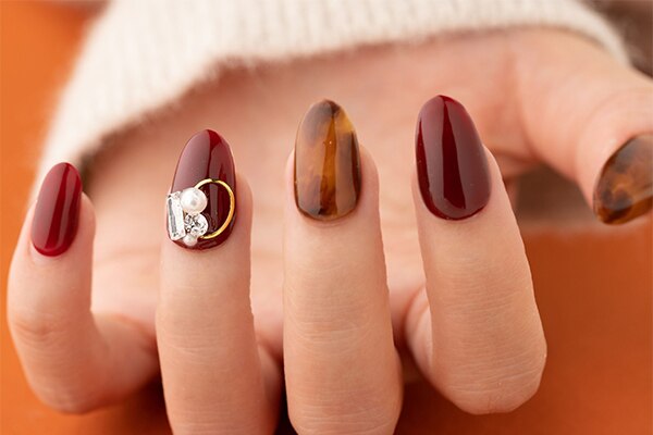 2026年冬トレンド】べっ甲 ボルドー ハンドのネイルデザイン集