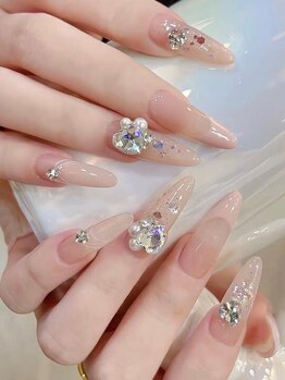 メイ アンド ウェイ(May&Way)の写真/デザイン性の高い、上品なデザインが得意♪爪の形や長さにもこだわっているので、理想のネイルを実現★