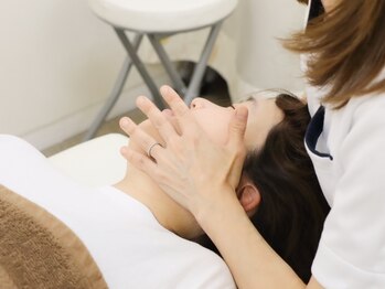 横浜ロイヤルカイロプラクティック/産前にマタニティ整体と小顔矯正