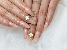 海外風ヌード×クローバーネイル