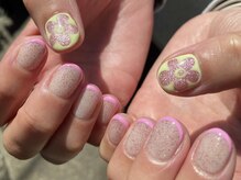 カーティシーネイルズ(curtisii NAILS)/スキニーフレンチ花アクセント