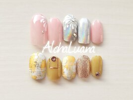 Nuance Nail