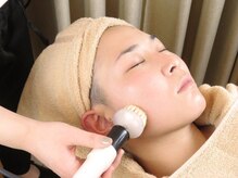 銀座マツナガ 京橋エドグラン内 シェービングスタジオ/ブラッシングで毛穴レス。